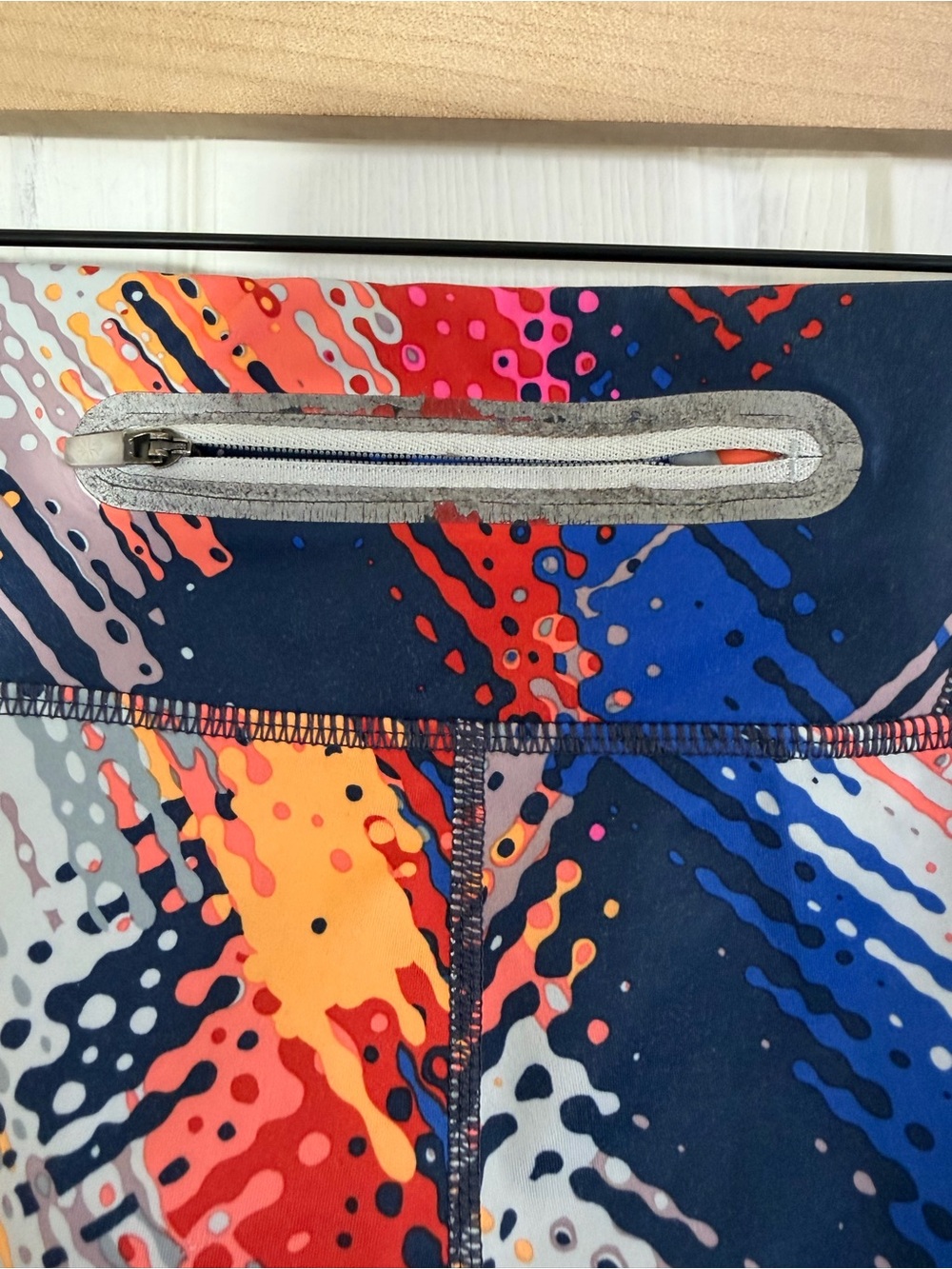 Athleta Lava Sonar Capri Navy Multicolor Abstract Womens Leggings - Picture 4 of 7